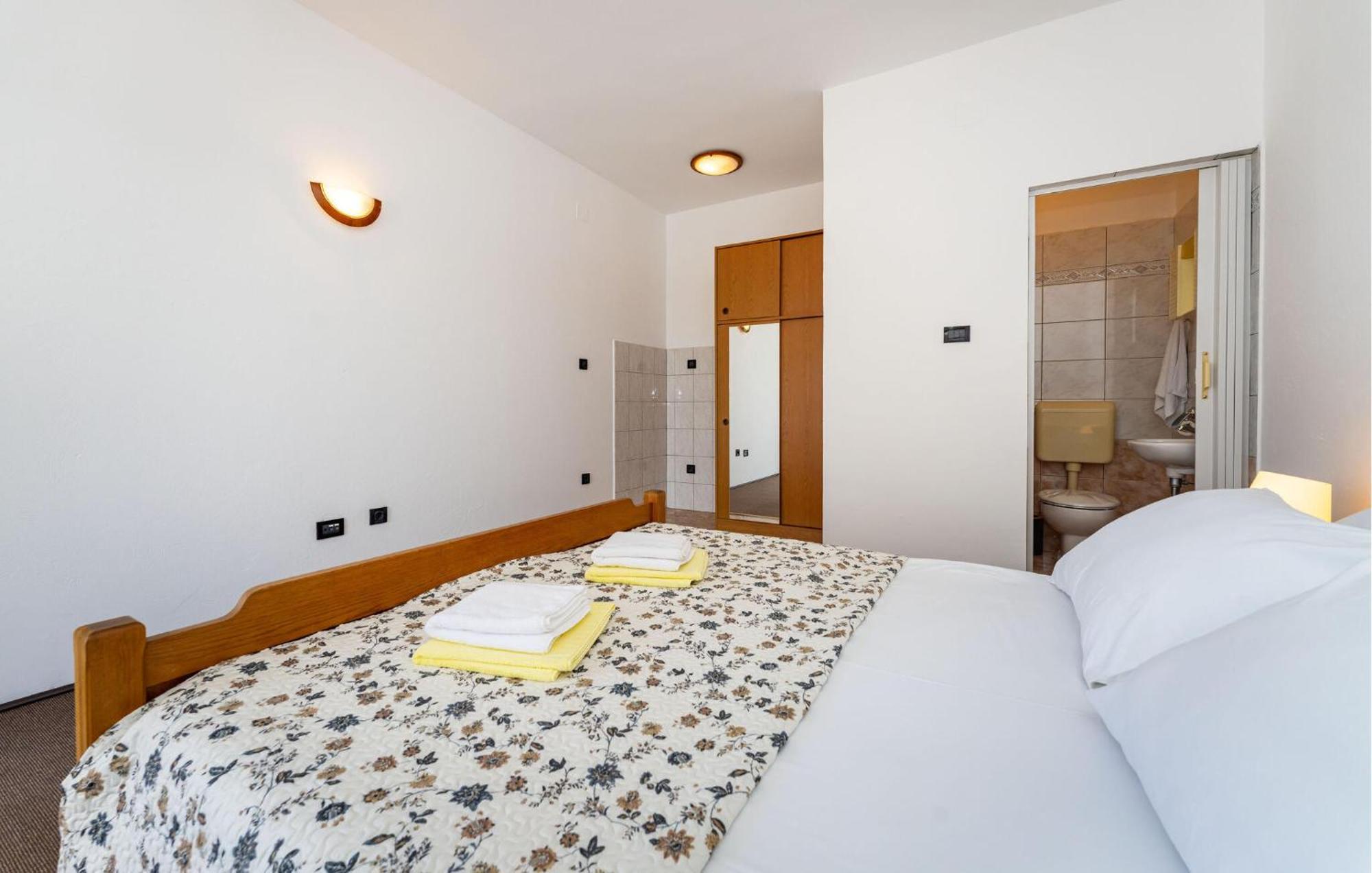 Beautiful Apartment In Galovac With Kitchen Экстерьер фото