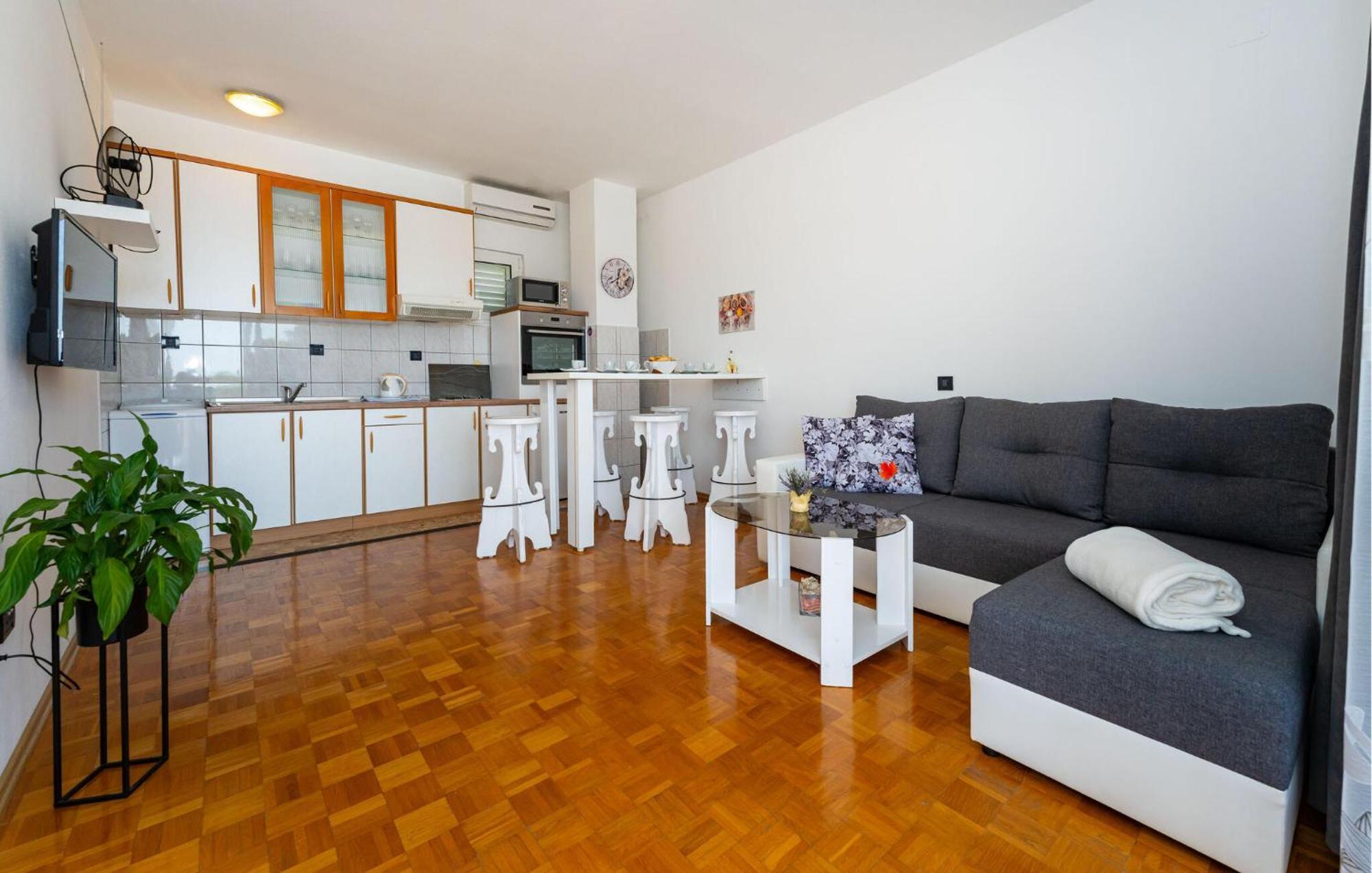 Beautiful Apartment In Galovac With Kitchen Экстерьер фото